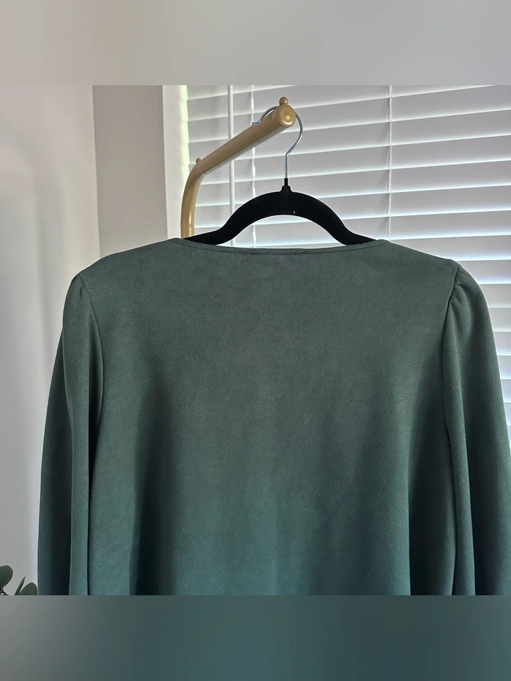 V-Neck Puff Sleeve Blouse in Forest Green